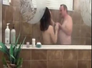 Секс в душе с развратным папикоммп4